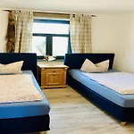 Grosses Landhaus Mit Swimmingpool In Dargun * Barlin