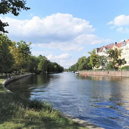 Elegant Mansion In With Swimming Pool * Barlin